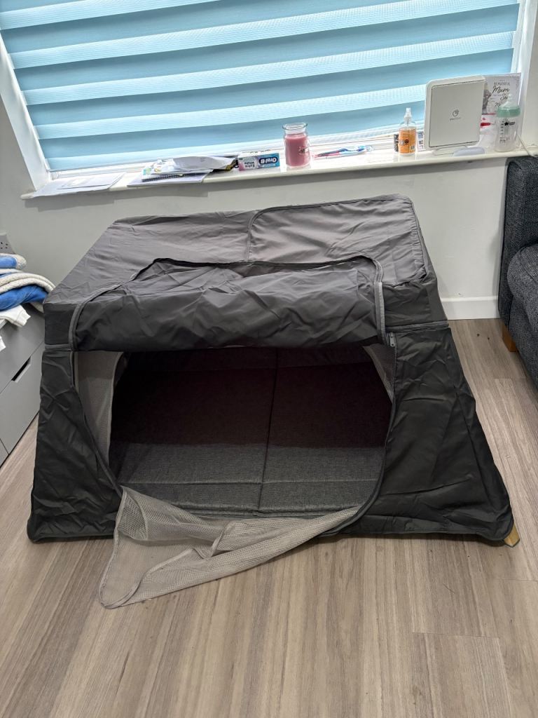 Tutti bambini Baby Travel Cot/Playpen with travel bag  – As Good As New