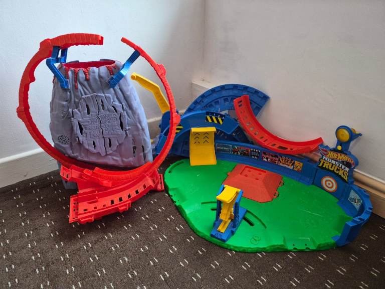 Hot Wheels Monster Trucks Volcano Arena Playset – Good Condition