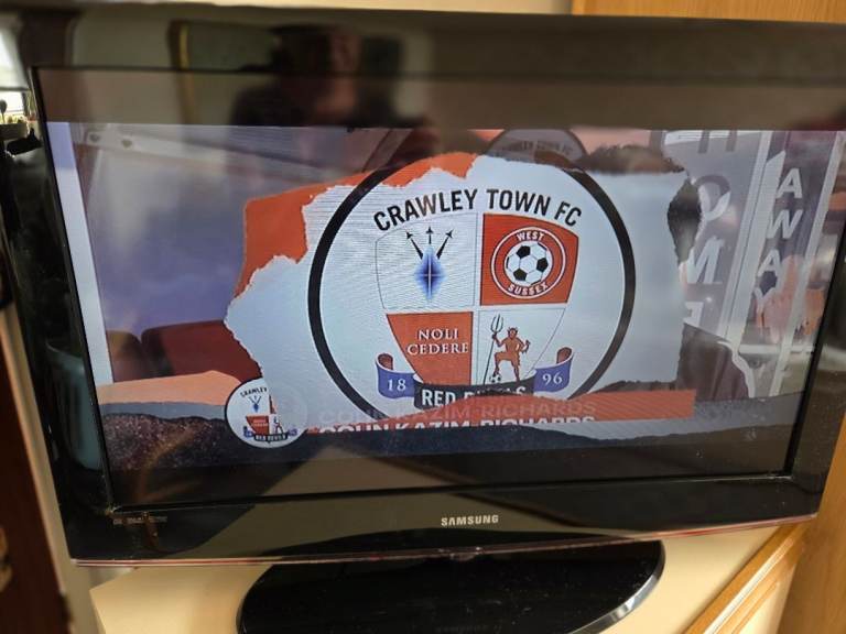 Samsung LCD TV 32". Good working order.