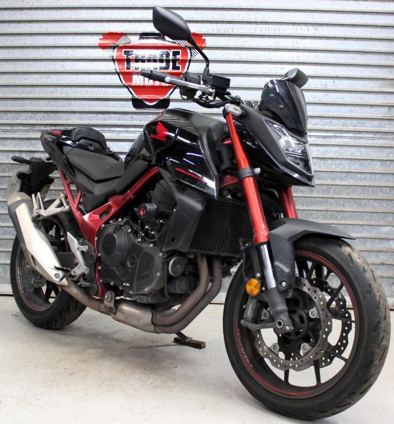 2024 24 HONDA CB 750 HORNET ABS TRADE SALE 3169 MILES NEW MOT CAT N RED CB750