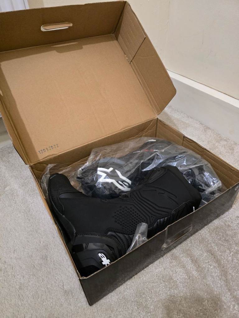 Alpinestars Supertech R Boots Size 43 – NEW, Black