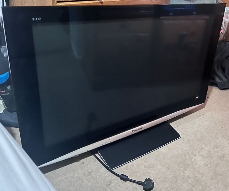 Panasonic viera tv 42in Th-42pz800b. Plasma tv. Used.