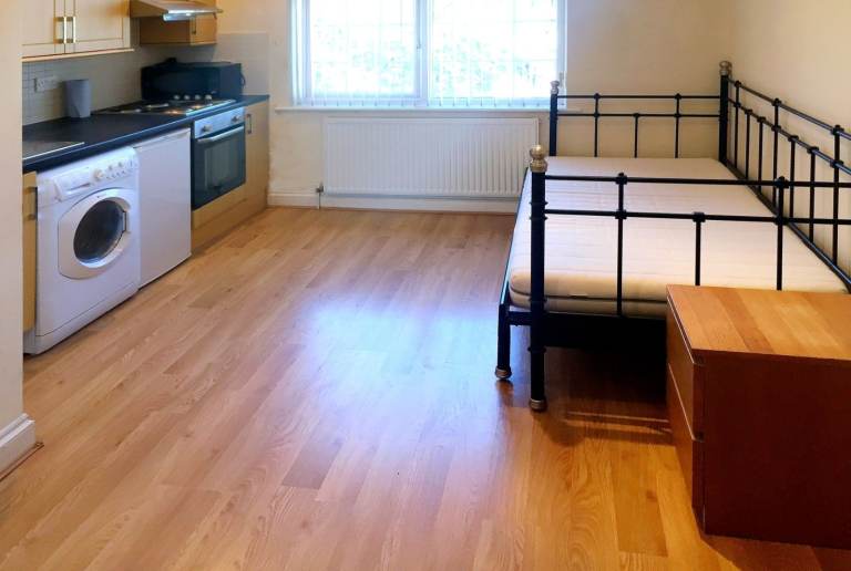 **Bright Modern Studio Flat in North Acton– All Bills Included – Fully Furnished**