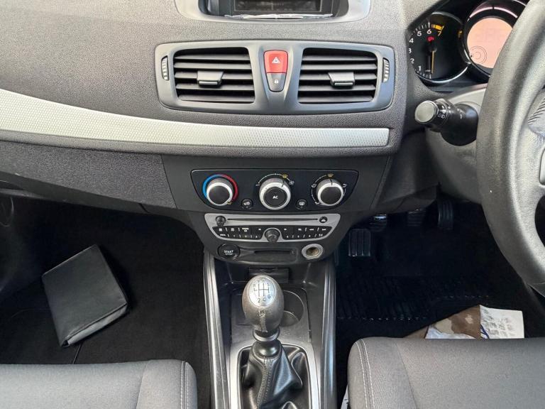 2011 Renault Megane 1.6 16V Dynamique TomTom Euro 5 3dr COUPE Petrol Manual