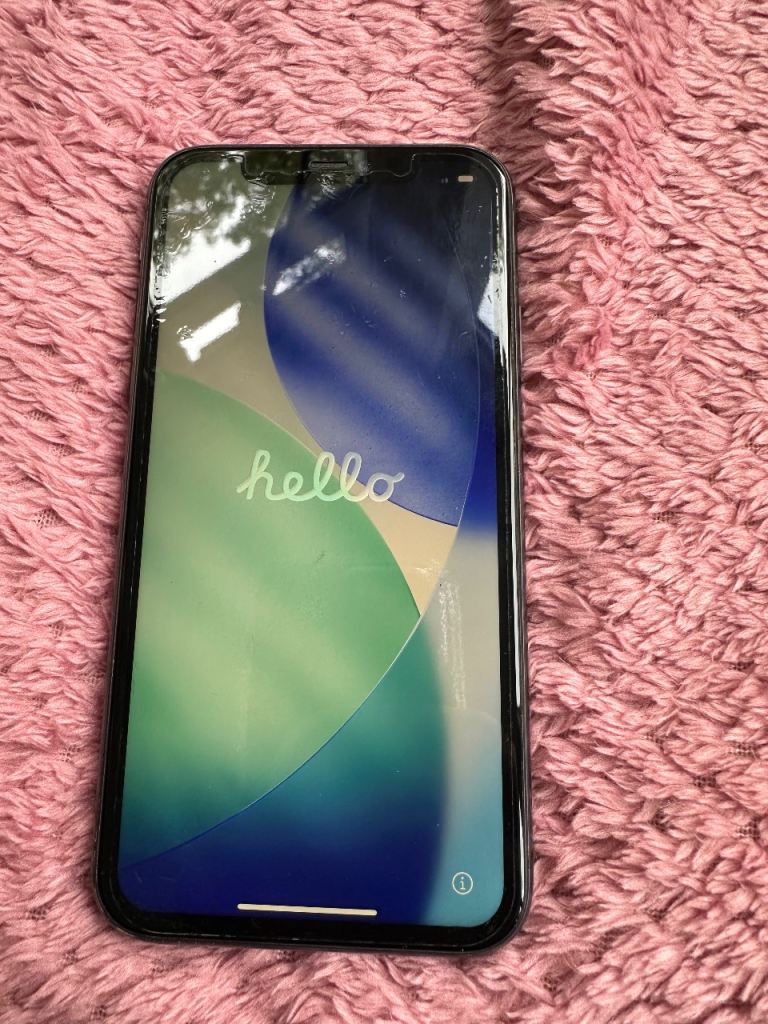 iPhone 11 in black in excellent condition and in perfect working order 