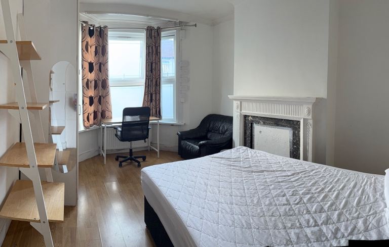 Double room in Walthamstow close wood street overground 
