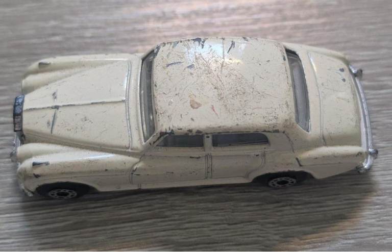 Vintage Matchbox Rolls Royce Silver Cloud 1:69 1985 - Diecast Toy Car Cream