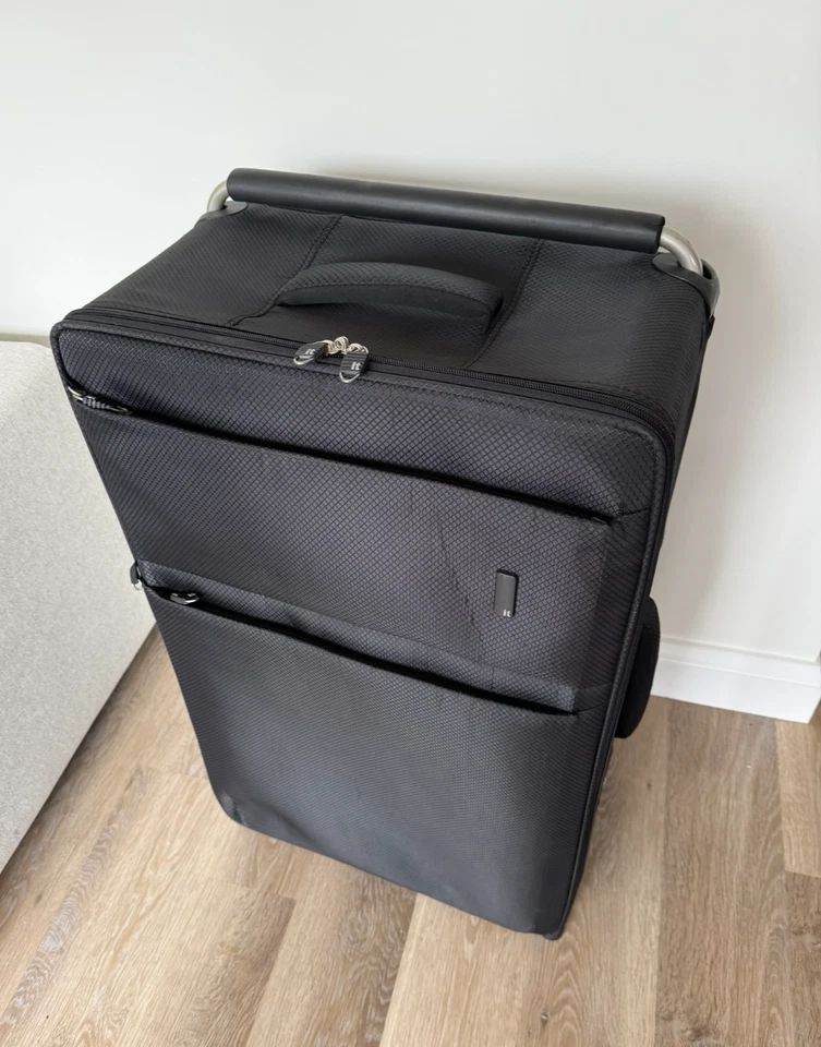IT Luggage Large Spinner Suitcase Luggage Black Case Pull Along Retractable Handle - Lightweight