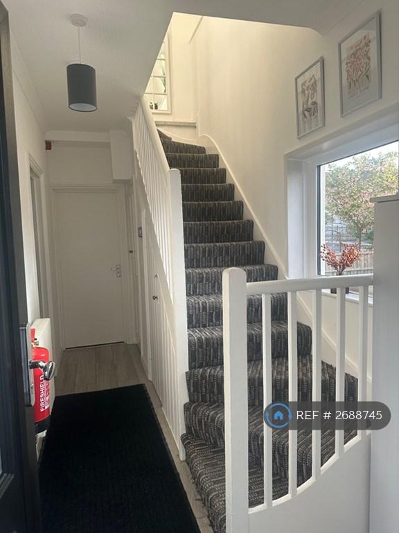 1 bedroom in Charlton Lane, London, SE7 (#2688745)