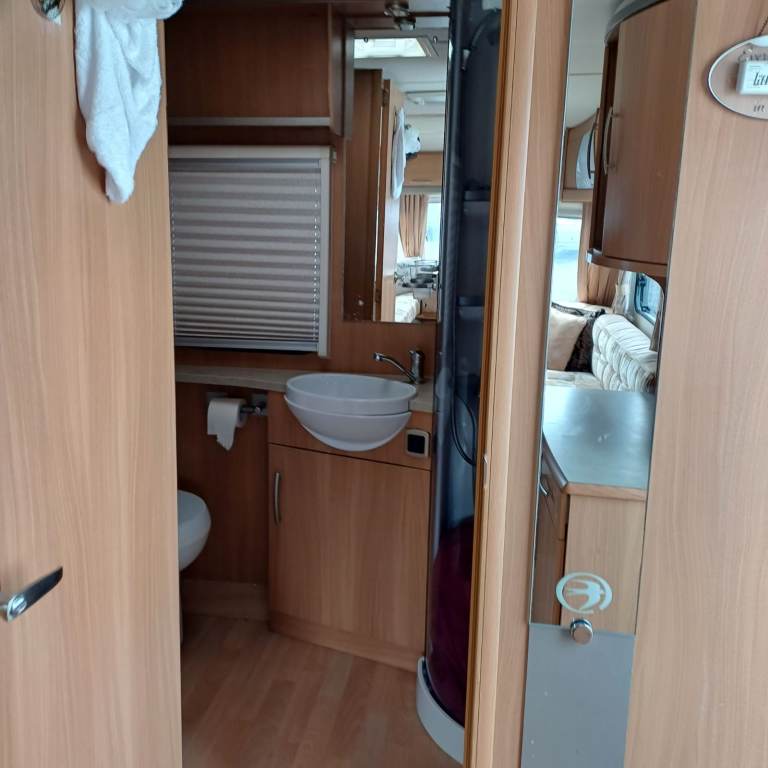 2008 Swift challenger 480 2 berth caravan with motor mover.  