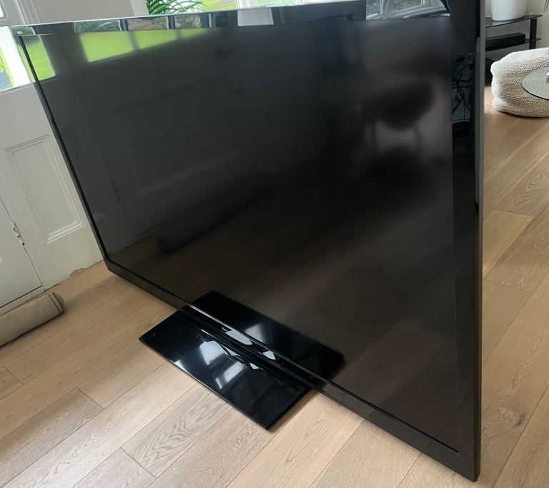 image for Very large Tv Sharp 80 inch TV 3D smart TV AQUOS