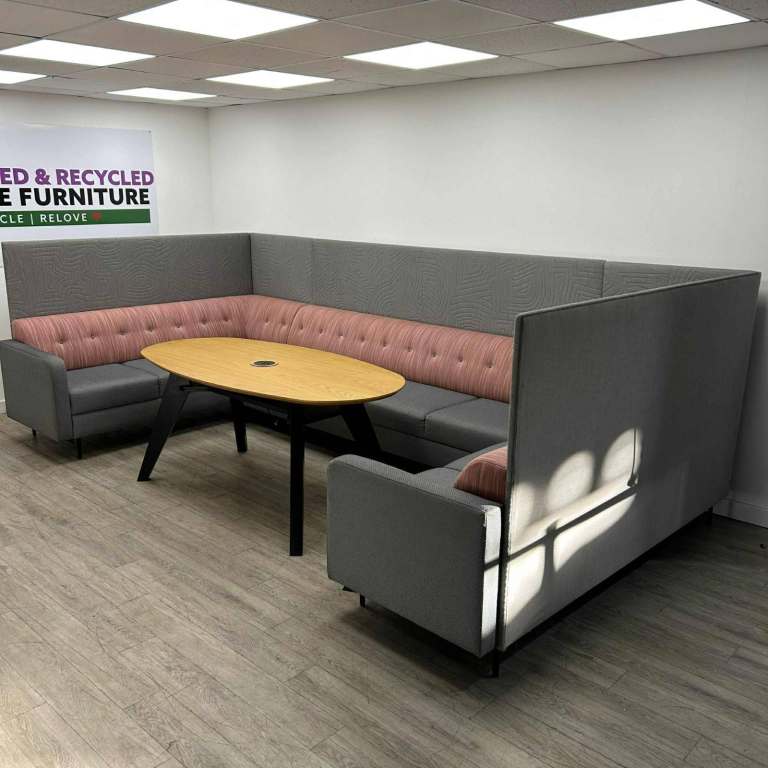 8-Seater Meeting Booth, Pink / Grey Fabric, W3950mm w/ Frovi Table, Oak, Power