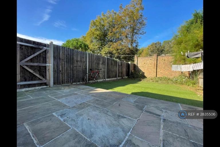 1 bedroom in Lower Road, Bromley, BR5 (#2835506)