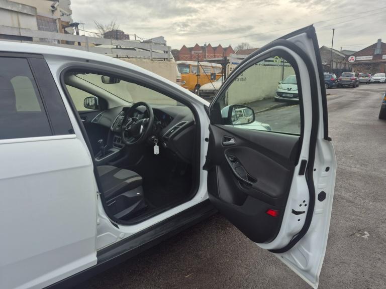 2013 Ford Focus 1.0 EcoBoost Zetec 5dr HATCHBACK Petrol Manual