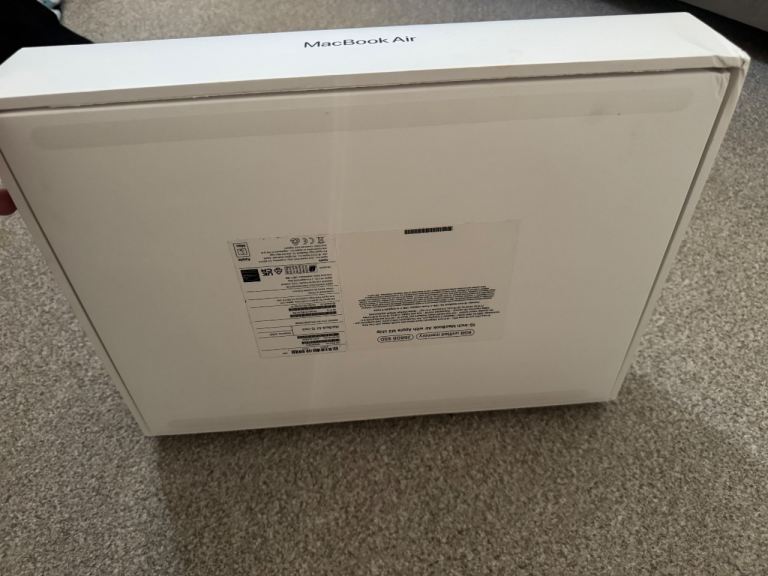Apple MacBook Air M2 8-Core 15” 2023 with box