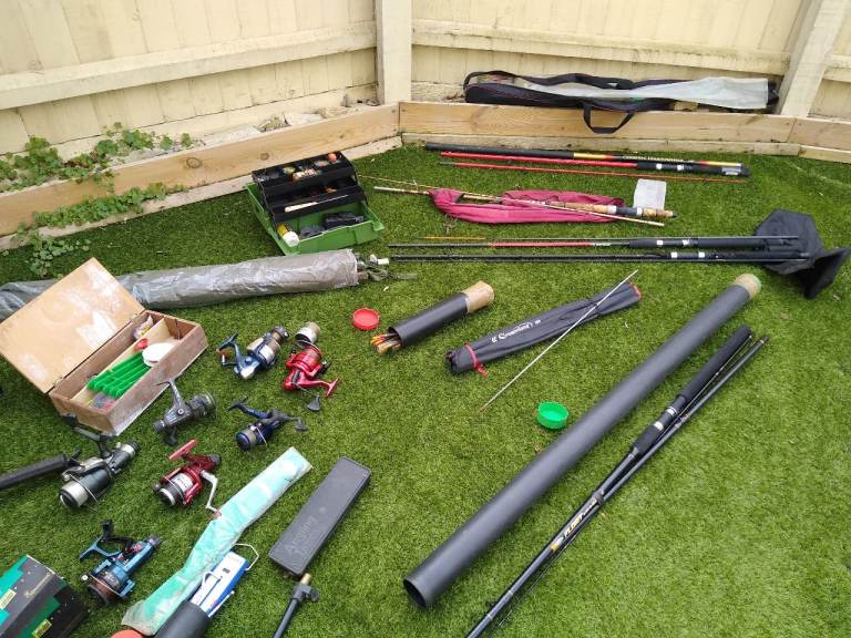 Various fishing accessories/equipment 