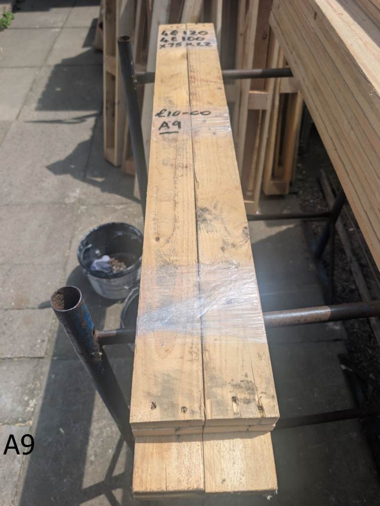 8 Lengths Reclaimed De-nailed Pallet Wood Timber 4@ 1200 x 75 x 22mm & 4@ 1000 x 75 x 22mm Delivery 