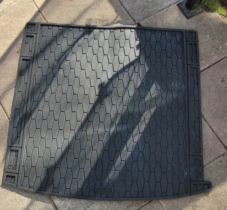 * LIKE NEW CONDITION Jaguar F Pace 2023 Boot Liner Original Genuine Very Quality And Very Thick