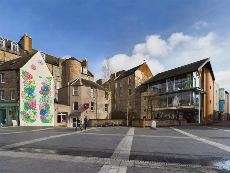 1-Bed Unfurnished Flat on George Street