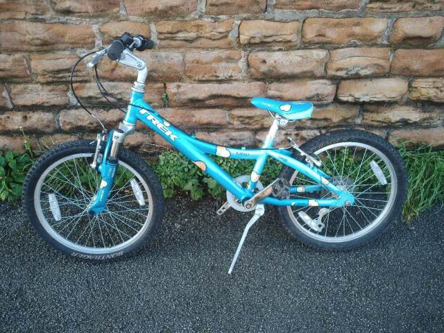 Trek MT60 Girls Hard Tail Light Weight 20-inch Kids Mountain Bike