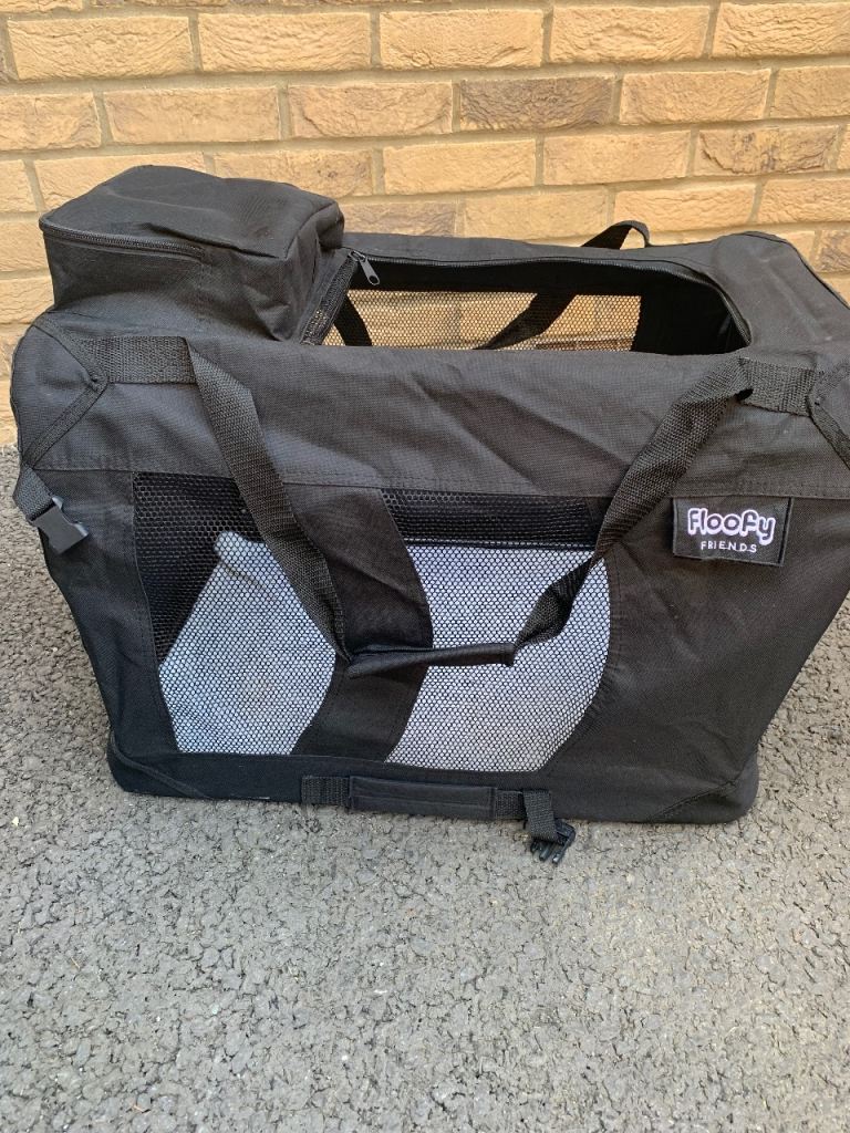 Pet carrier by Floofy friends 