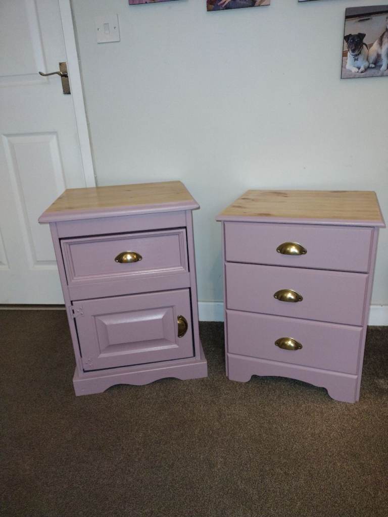  Bedside tables 