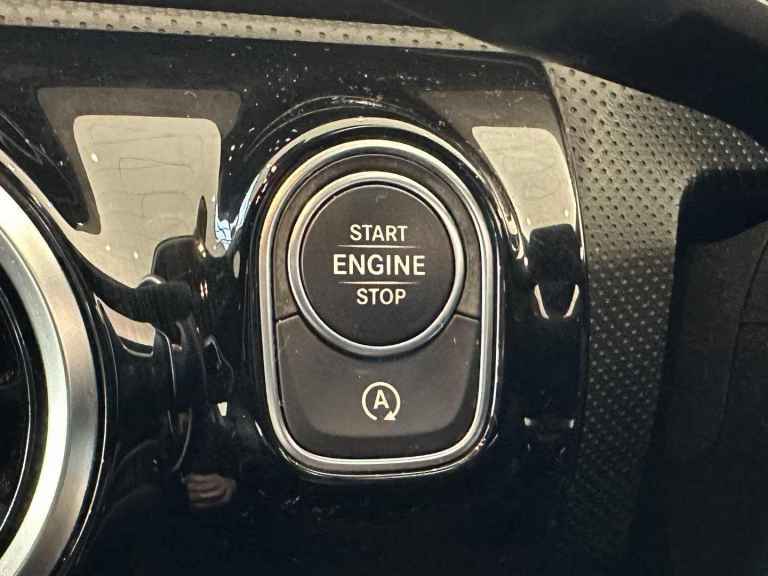 Mercedes-Benz A180 1.3 Petrol AMG Line (Executive) 7G-DCT