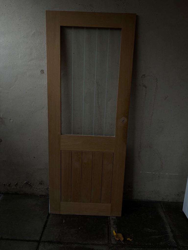 Oak solid wood doors x 2 and 2 x oak doors with frosted glass panel x 2