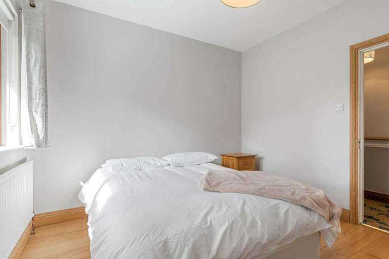 🌻Sunny Double Room in Canary Wharf | Newly Refurbished Flat - All bills included!