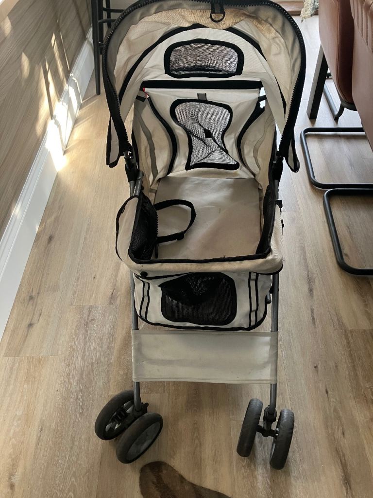 Dog pushchair 