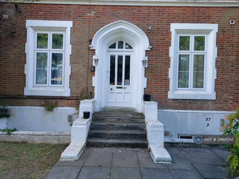 2 bedroom flat in Upton Park, Slough, SL1 (2 bed) (#2964562)