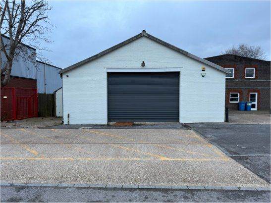 Industrial Unit to Rent in Burgess Hill Close To Town Centre