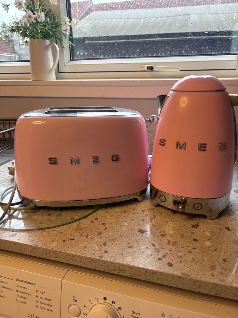Smeg kettle and toaster 