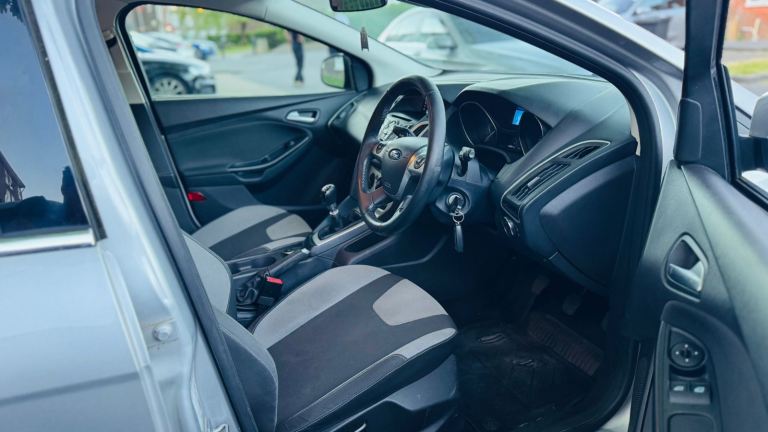 Ford, FOCUS, Hatchback, 2013, Manual, 998 (cc), 5 doors