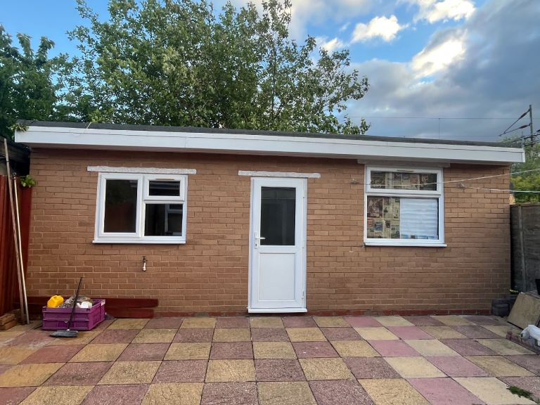 one studio flat available
