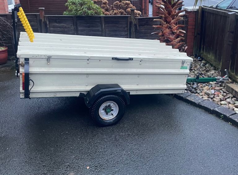 Car trailer with lockable lid - ideal for camping