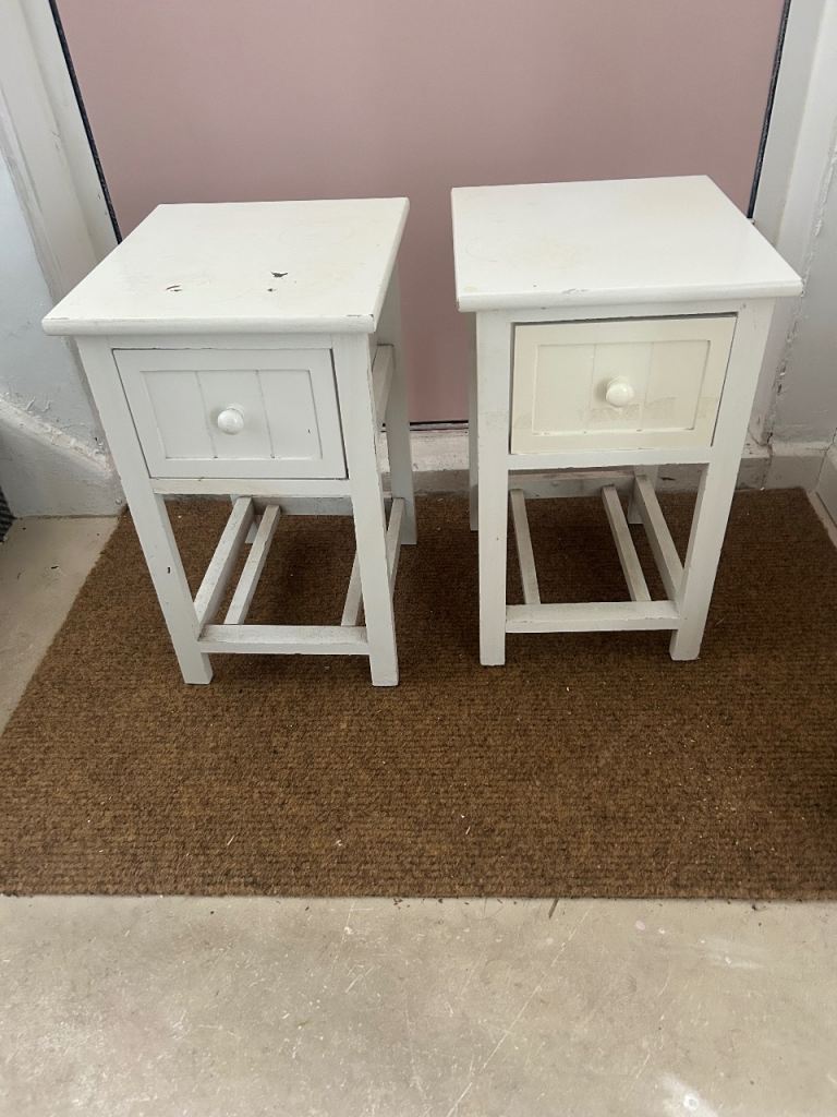 Bedside cabinets 