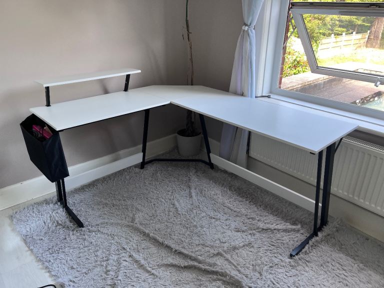 White L corner shaped gaming desk dressing table