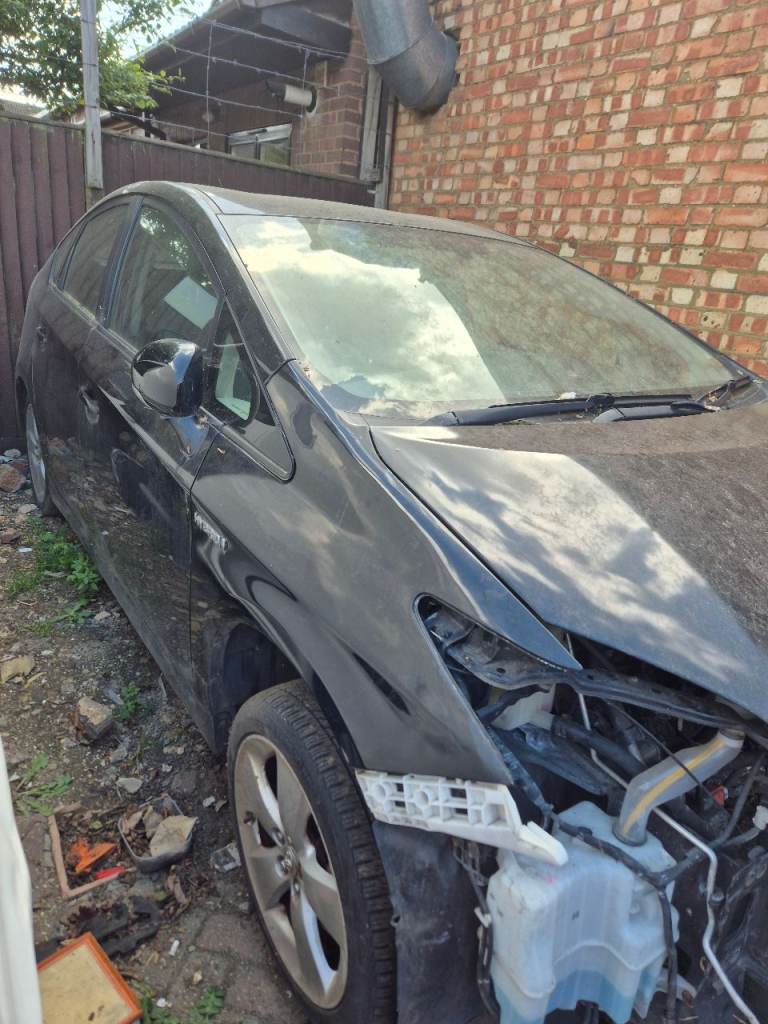 2012 toyota prius breaking