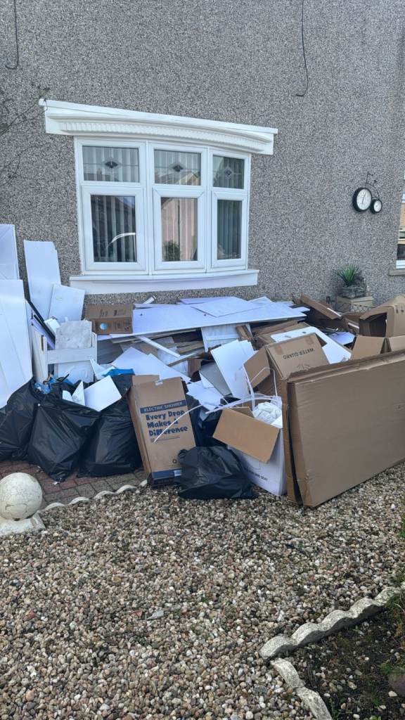 RELIABLE RUBBISH REMOVAL - HOUSE/GARAGE/GARDEN CLEARANCE - BINS EMPTIED - COUCH/MATTRESS UPLIFT