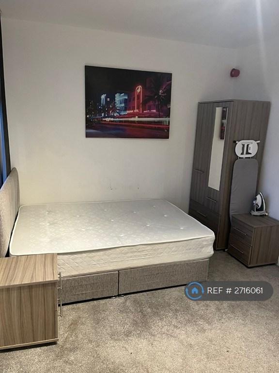 2 bedroom flat in City Heights, Salford, M3 (2 bed) (#2716061)