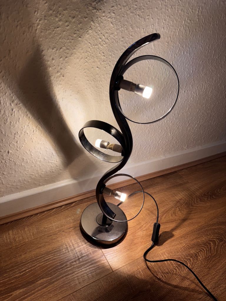 Black metal table lamp 