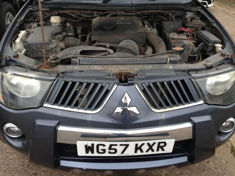 MITSUBISHI L200 WARRIOR B40 COMPLETE ENGINE WITH GUARANTEE. READY TO FIT