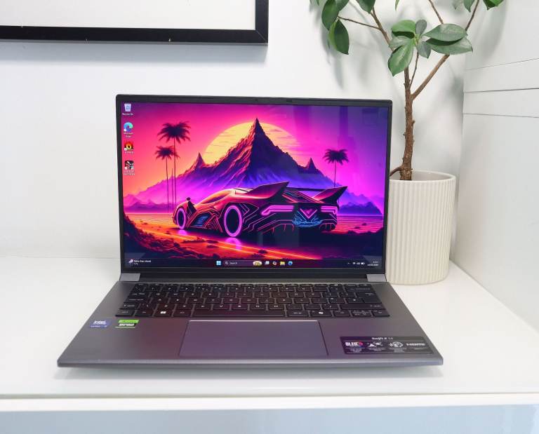 Acer Swift OLED/ RTX 4050 | 16GB DDR5 | 1TB SSD | Ultra 7 155H | 120Hz 2.8K Display