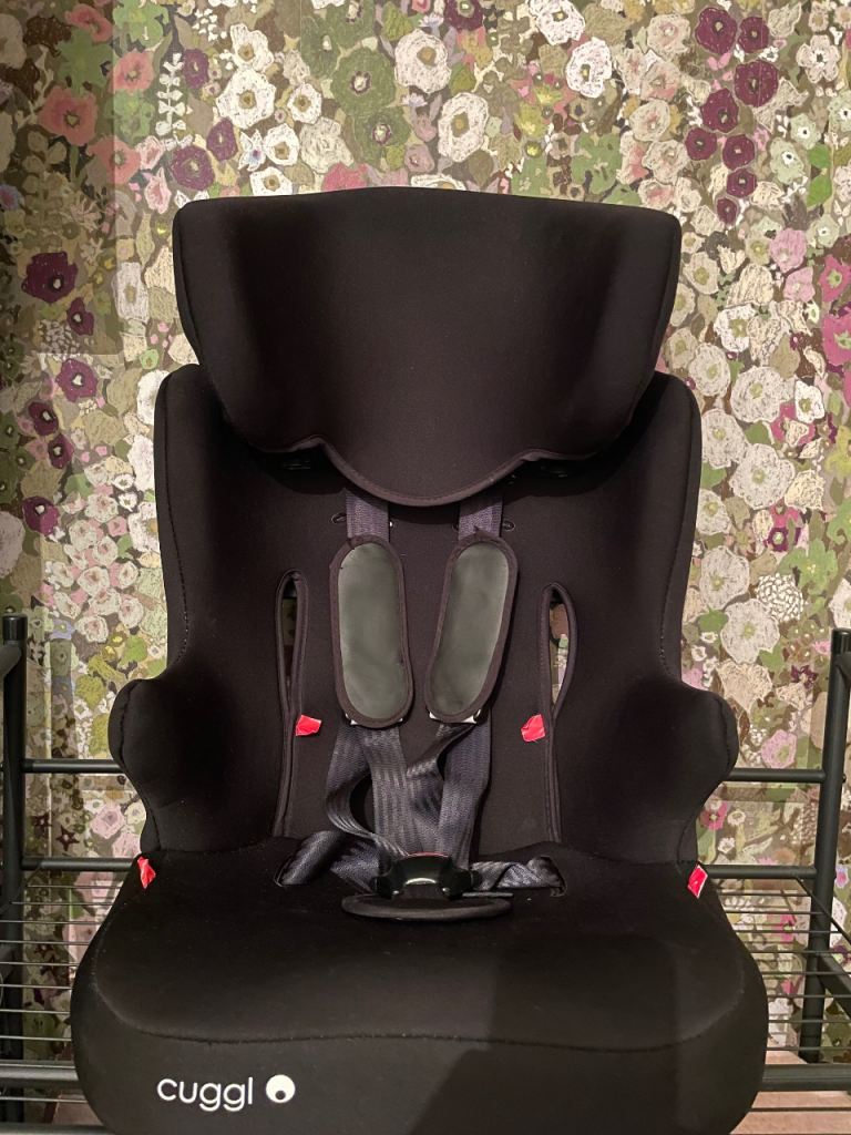 SOLD - Cuggl Black Car Seat – Good Condition