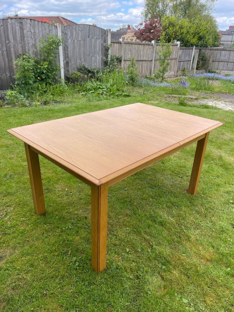 Oak dining table 