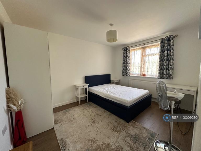 1 bedroom in Shaggy Calf Lane, Slough, SL2 (#3006080)