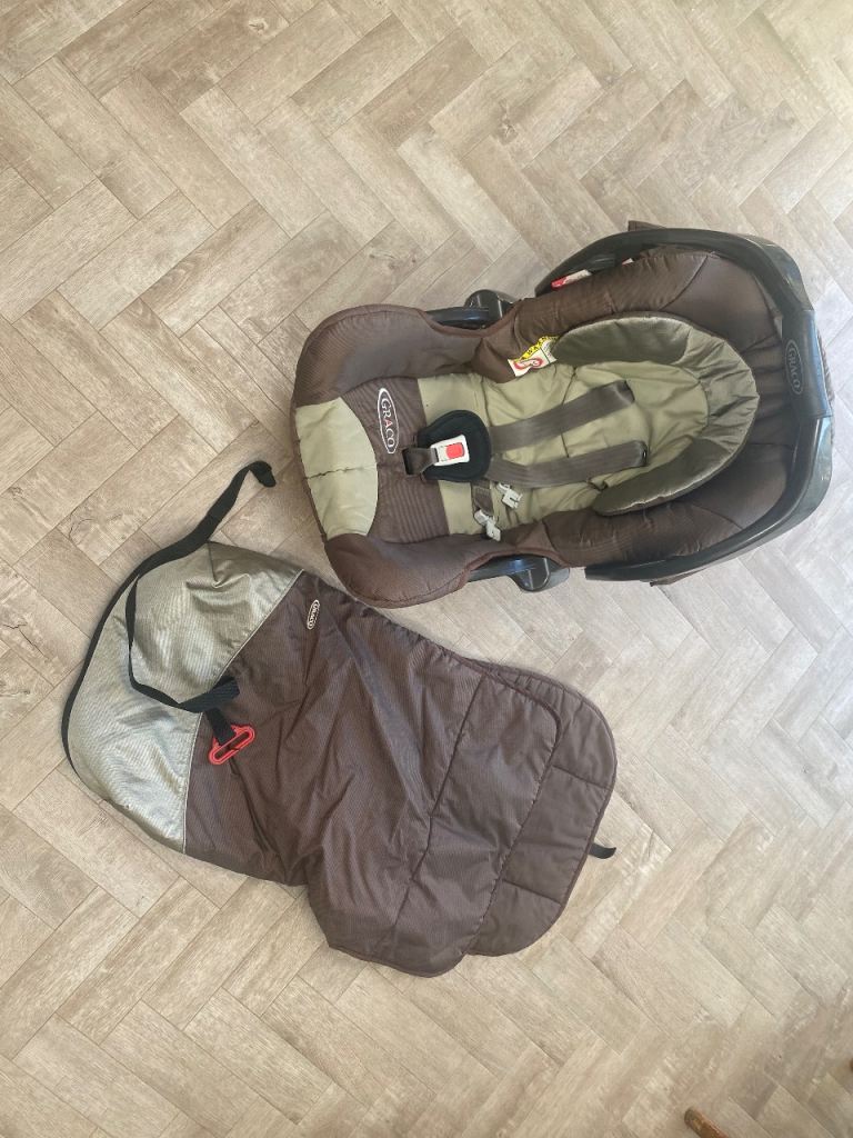 Graco baby car seat 