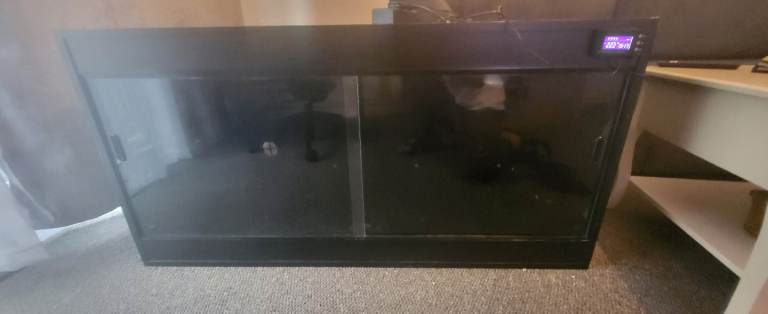 4x2 reptile vivarium with extras
