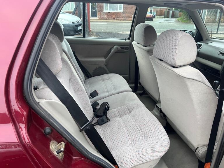 1997 Volkswagen Golf 1.6 GL 5dr [100bhp] HATCHBACK Petrol Manual